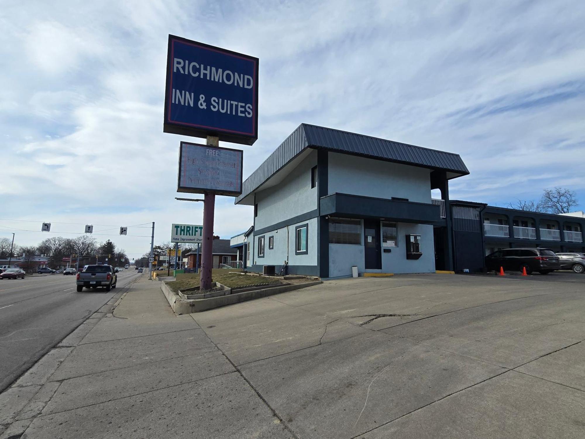 Richmond Inn And Suites エクステリア 写真