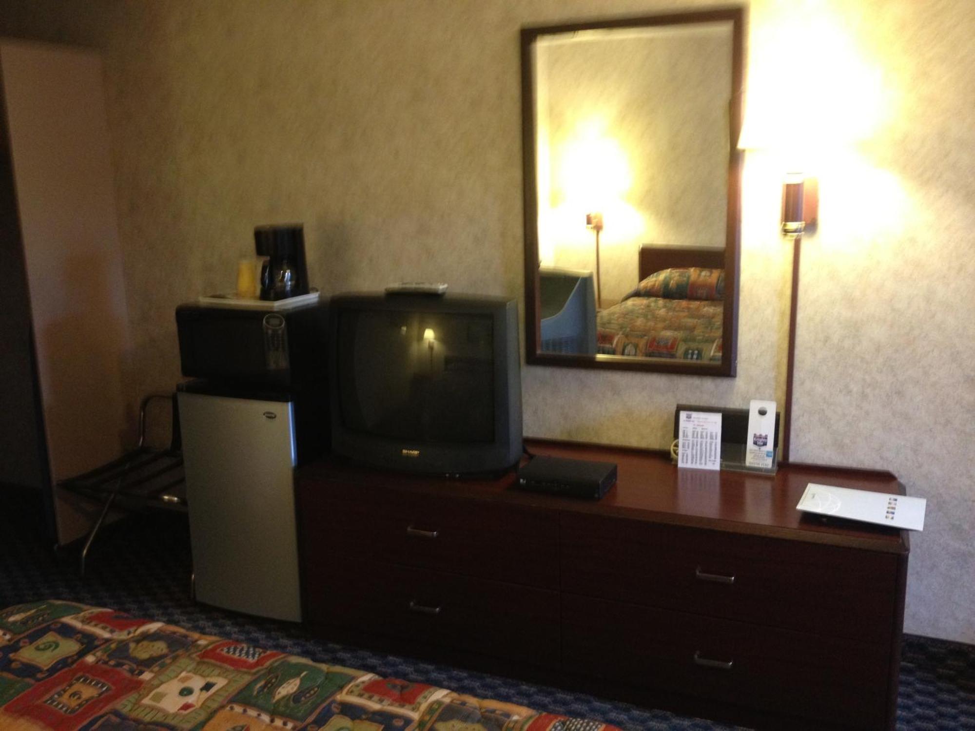 Richmond Inn And Suites エクステリア 写真