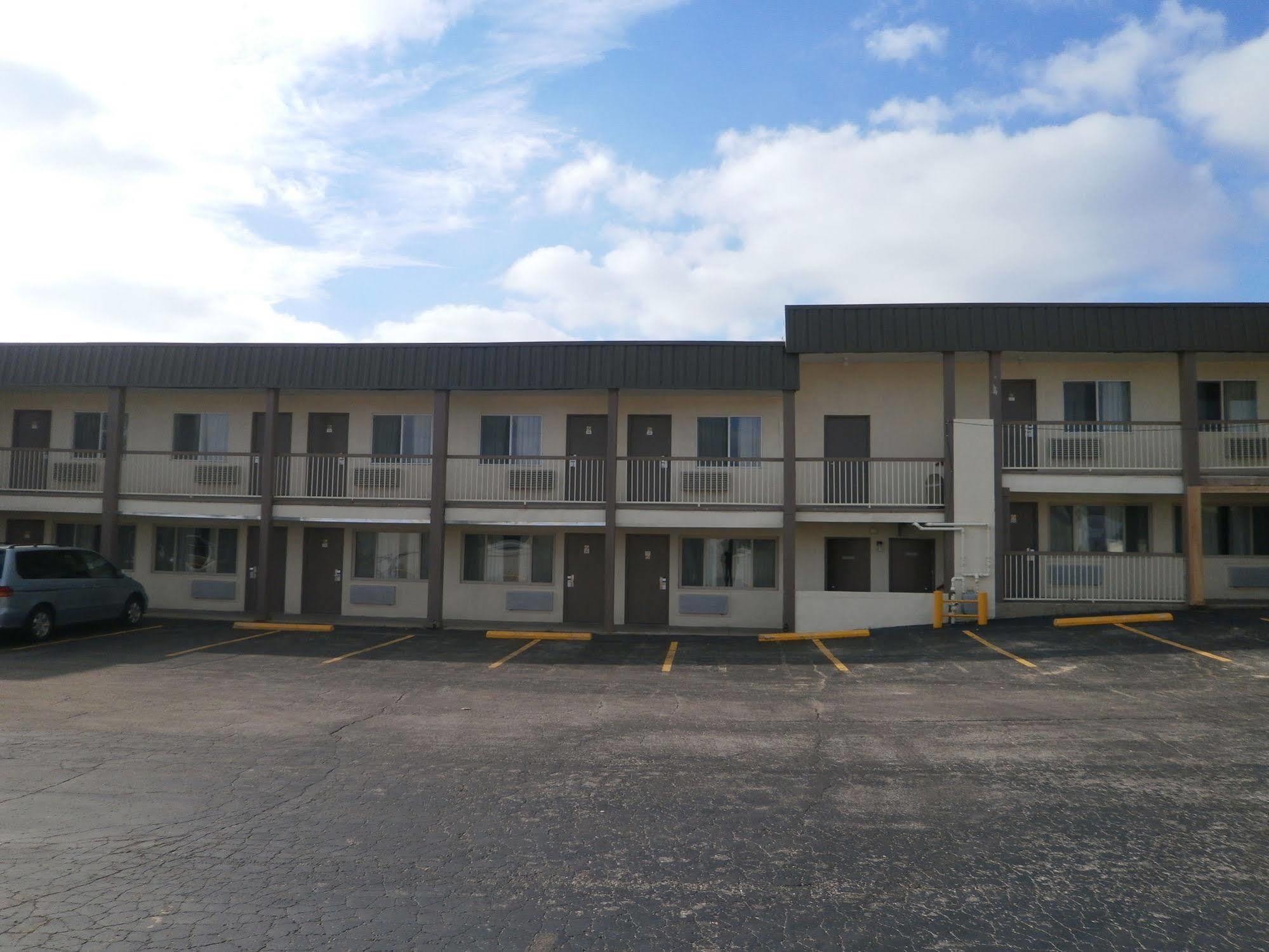 Richmond Inn And Suites エクステリア 写真