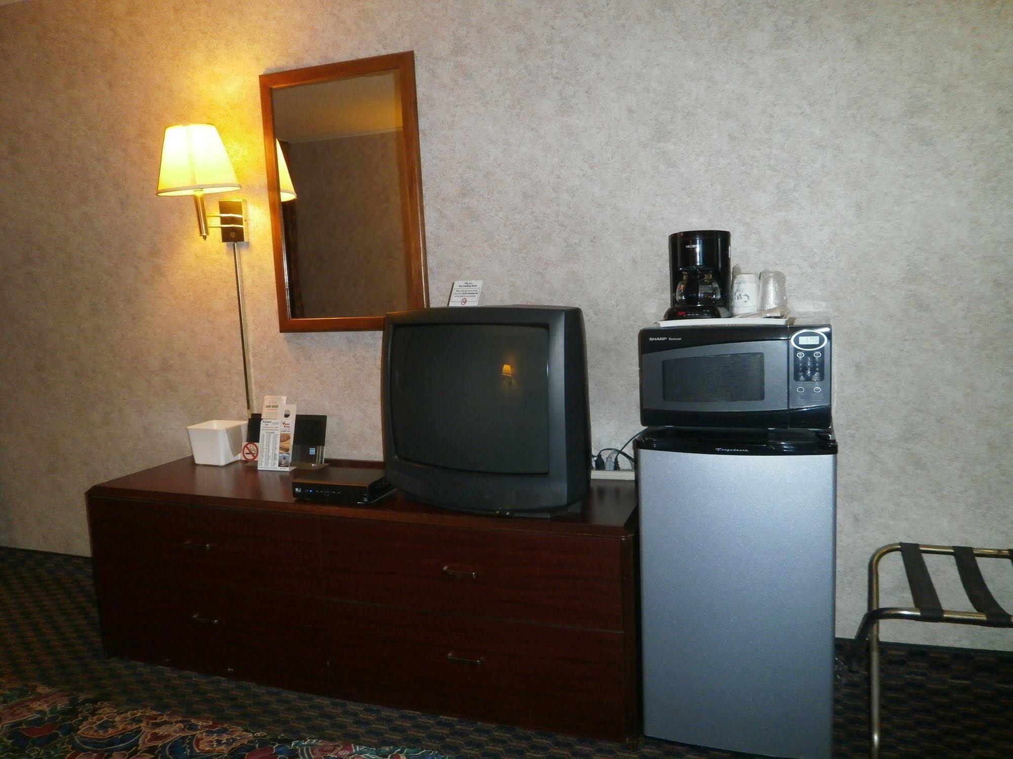 Richmond Inn And Suites エクステリア 写真