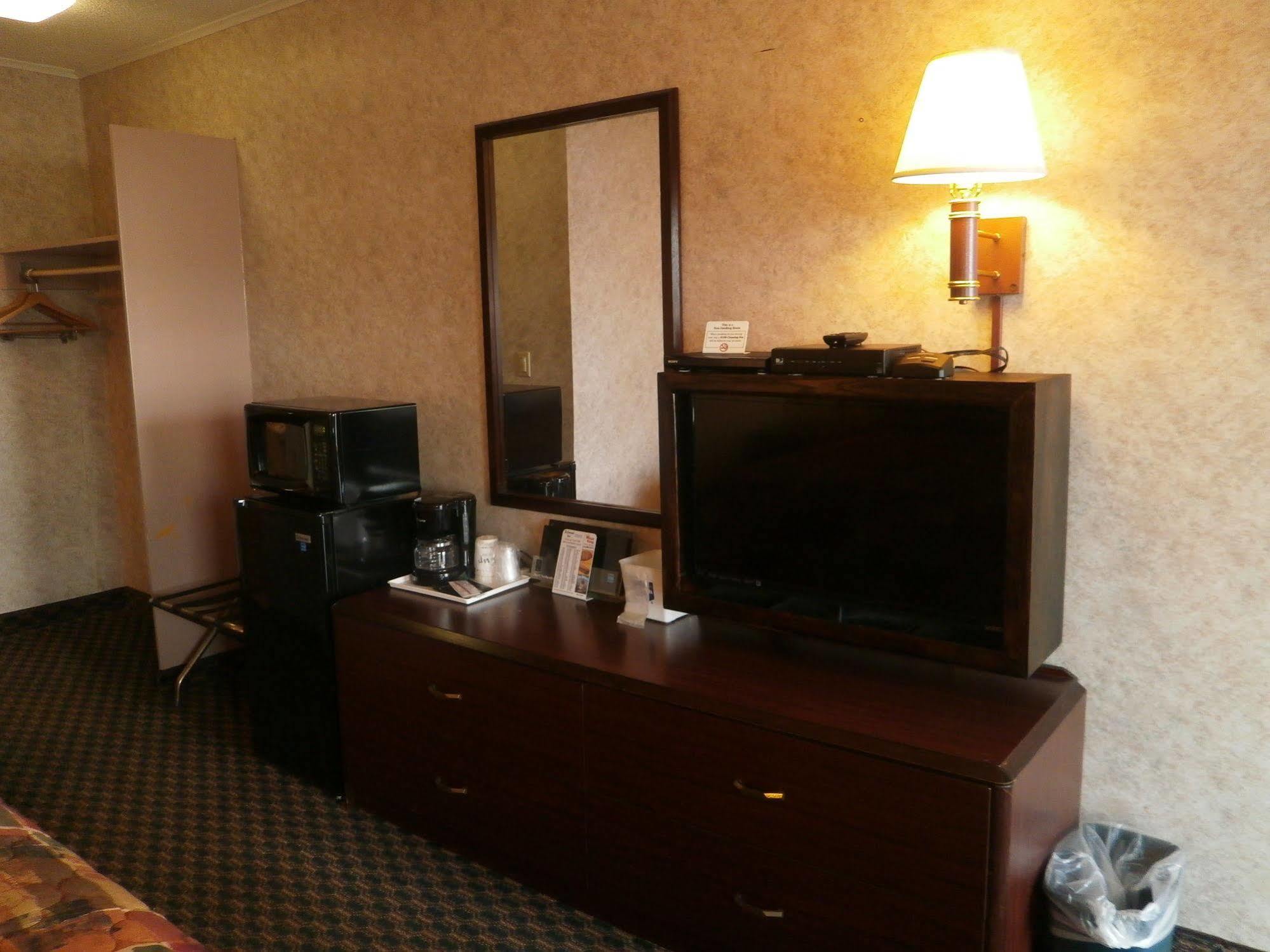 Richmond Inn And Suites エクステリア 写真