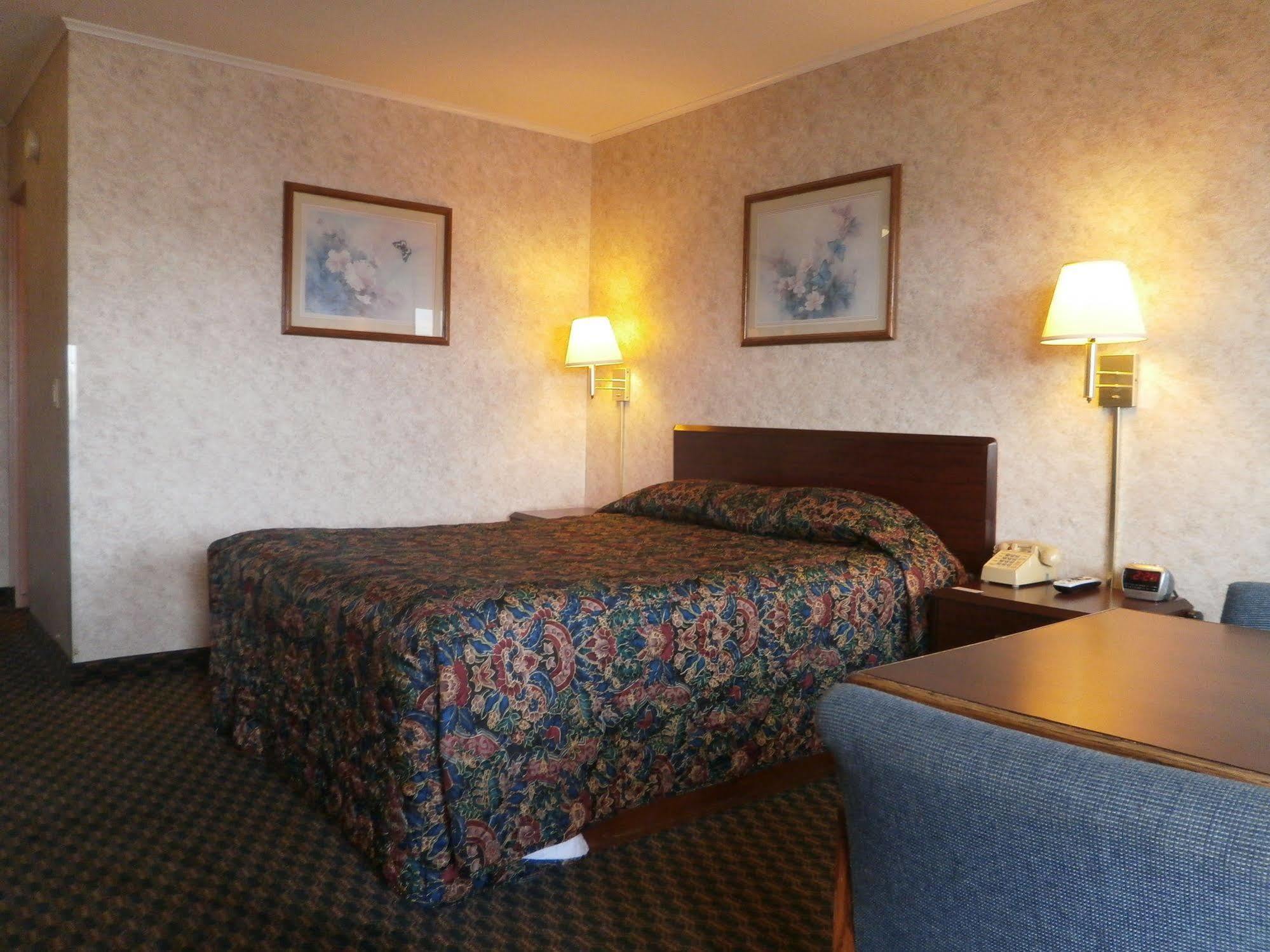 Richmond Inn And Suites エクステリア 写真