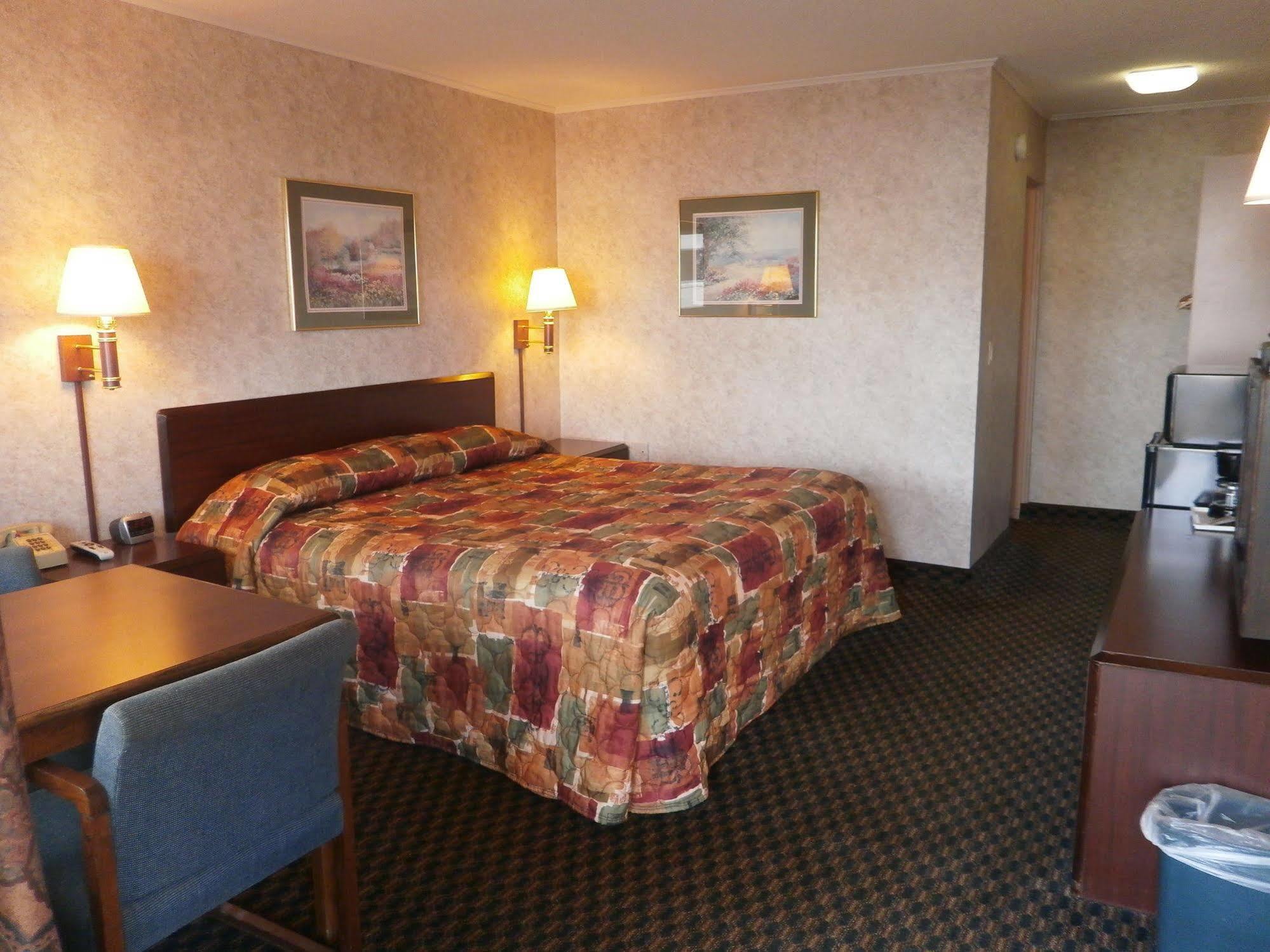 Richmond Inn And Suites エクステリア 写真